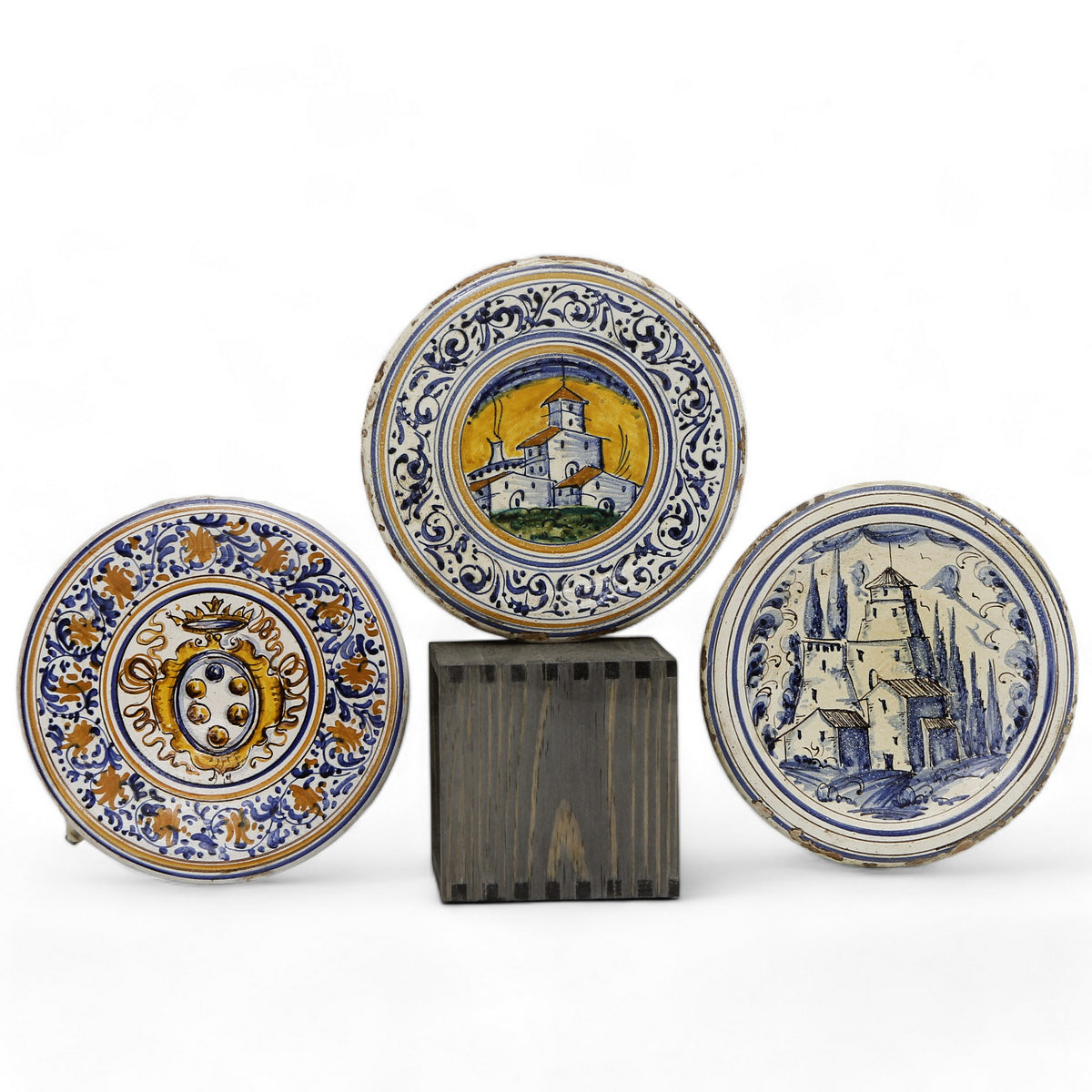 TUSCAN MAJOLICA: Small wall plates featuring traditional Tuscan designs - SET OF 3 PCS