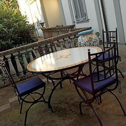 CERAMIC STONE TABLE + IRON BASE: BALTIMORA Design - Hand Painted in Deruta, Italy. - Artistica.com