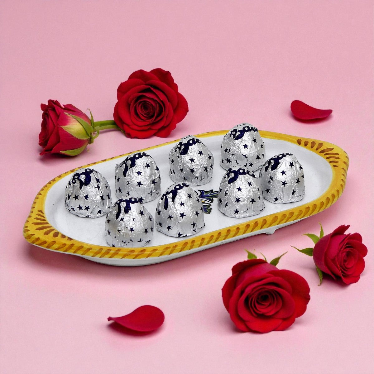 LOVE.ly: Deruta Oblong multi purpose small tray with Baci Perugina or Rossana Candies - RAFFAELLESCO design