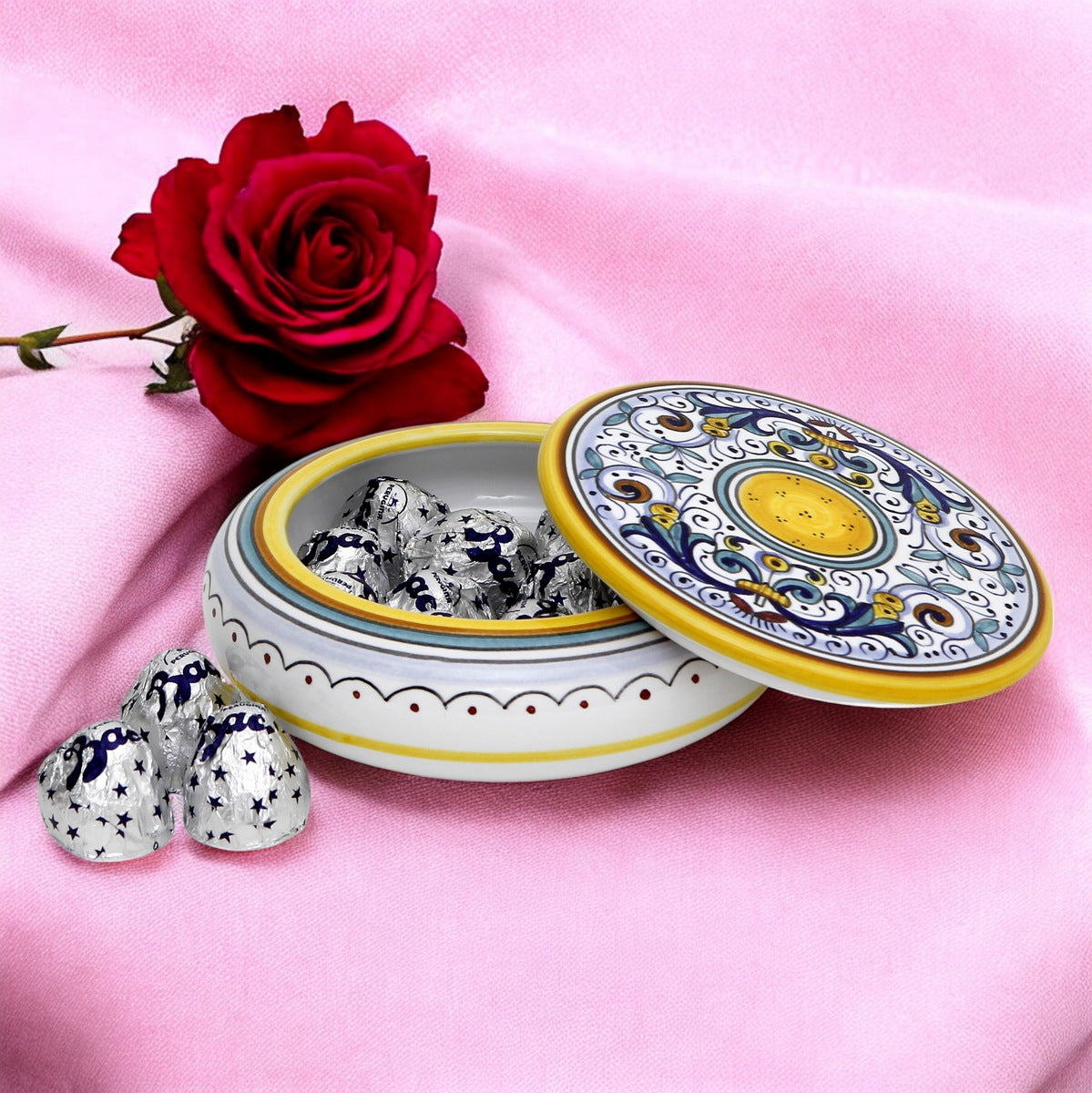 LOVE.ly Deruta Keepsake Round Box with 12 Baci Perugina or 20 ROSSANA Candies - RICCO DERUTA design