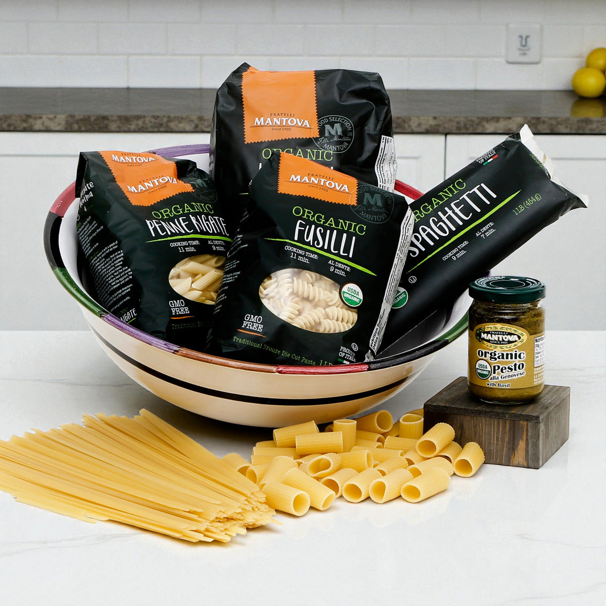 GIFT BUNDLES: Deruta Large Bowl with 4 Organic Pasta + Pesto Sauce - CIRCO design