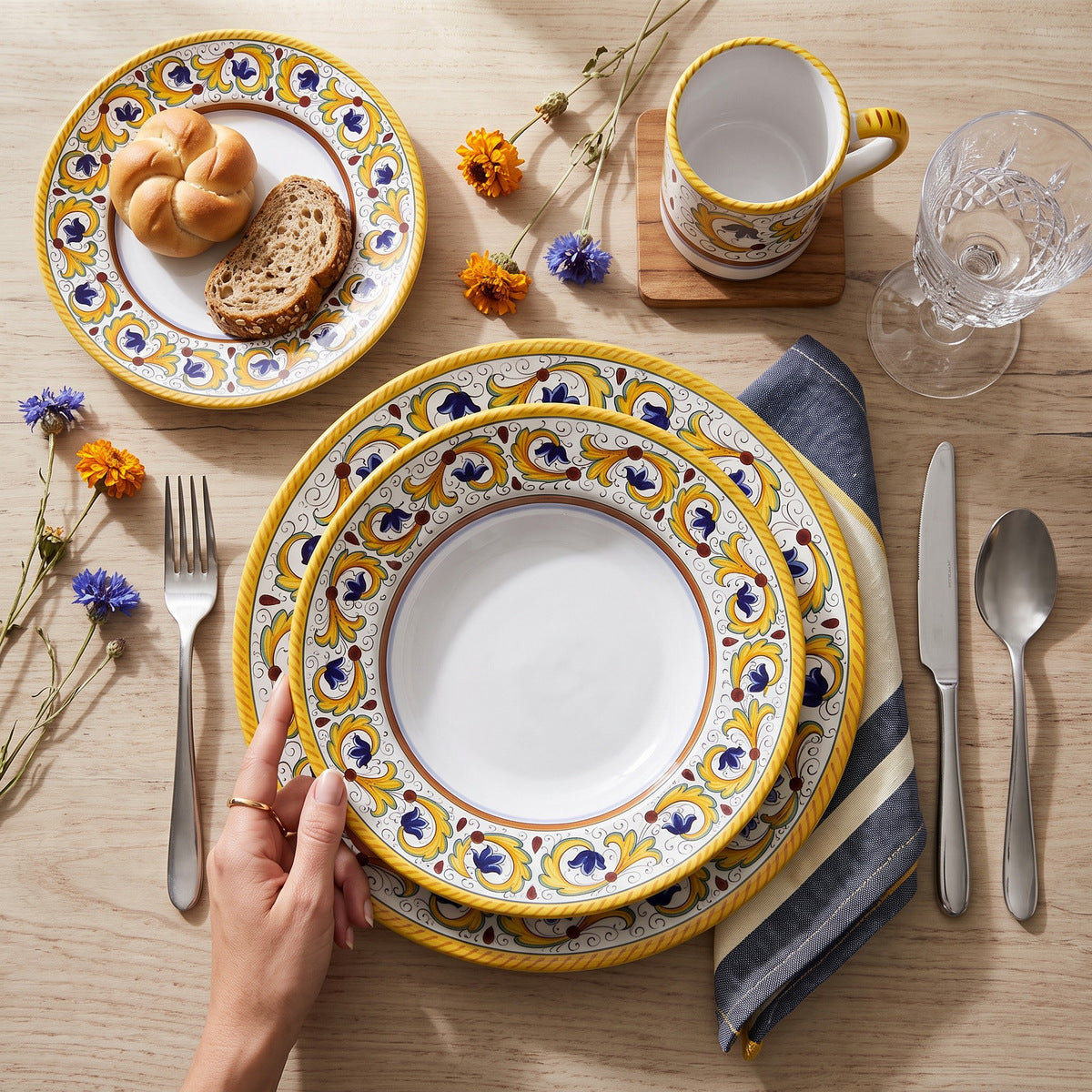PERUGINO DERUTA: 4 Pieces Dinnerware Place Setting