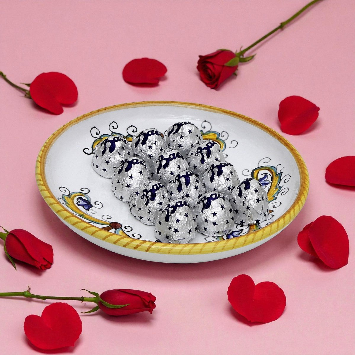 LOVE.ly: Deruta Small Round Multipurpose Bowl with 12 Baci Perugina - PERUGINO design