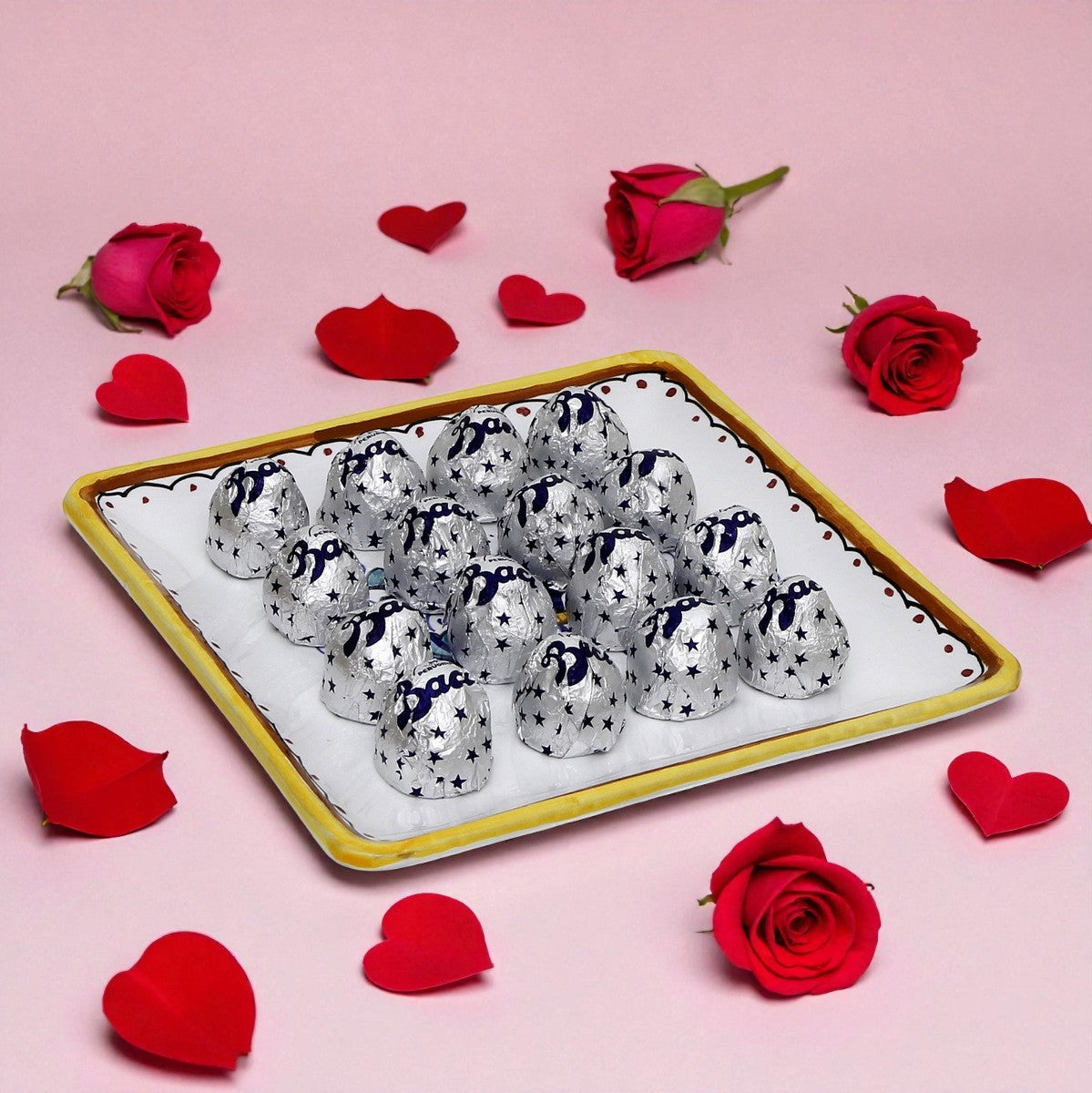 LOVE.ly: Deruta Square Multipurpose Tray with 12 Baci Perugina - RICCO DERUTA design