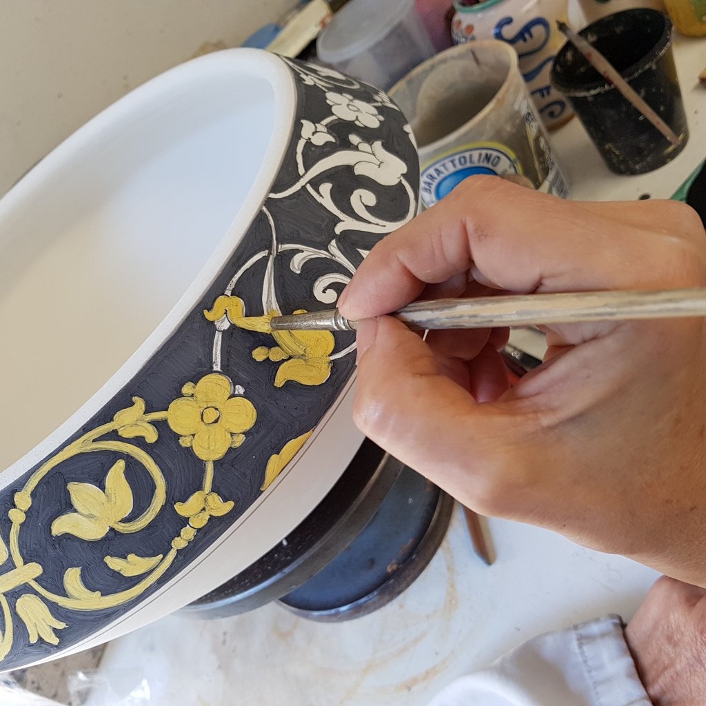 DERUTA BELLA: Fruit Bowl Centerpiece - Black & Gold Design - (Premium Masterpiece by Francesca Niccacci) - Artistica.com