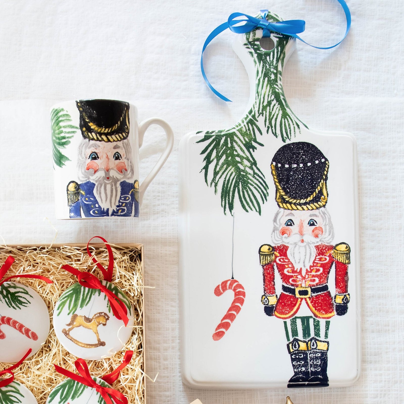 VIETRI: NUTCRACKERS CHEESE BOARD - Artistica.com