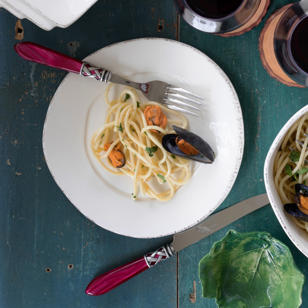 VIETRI: Aladdin Five Piece Place Setting RED - Artistica.com