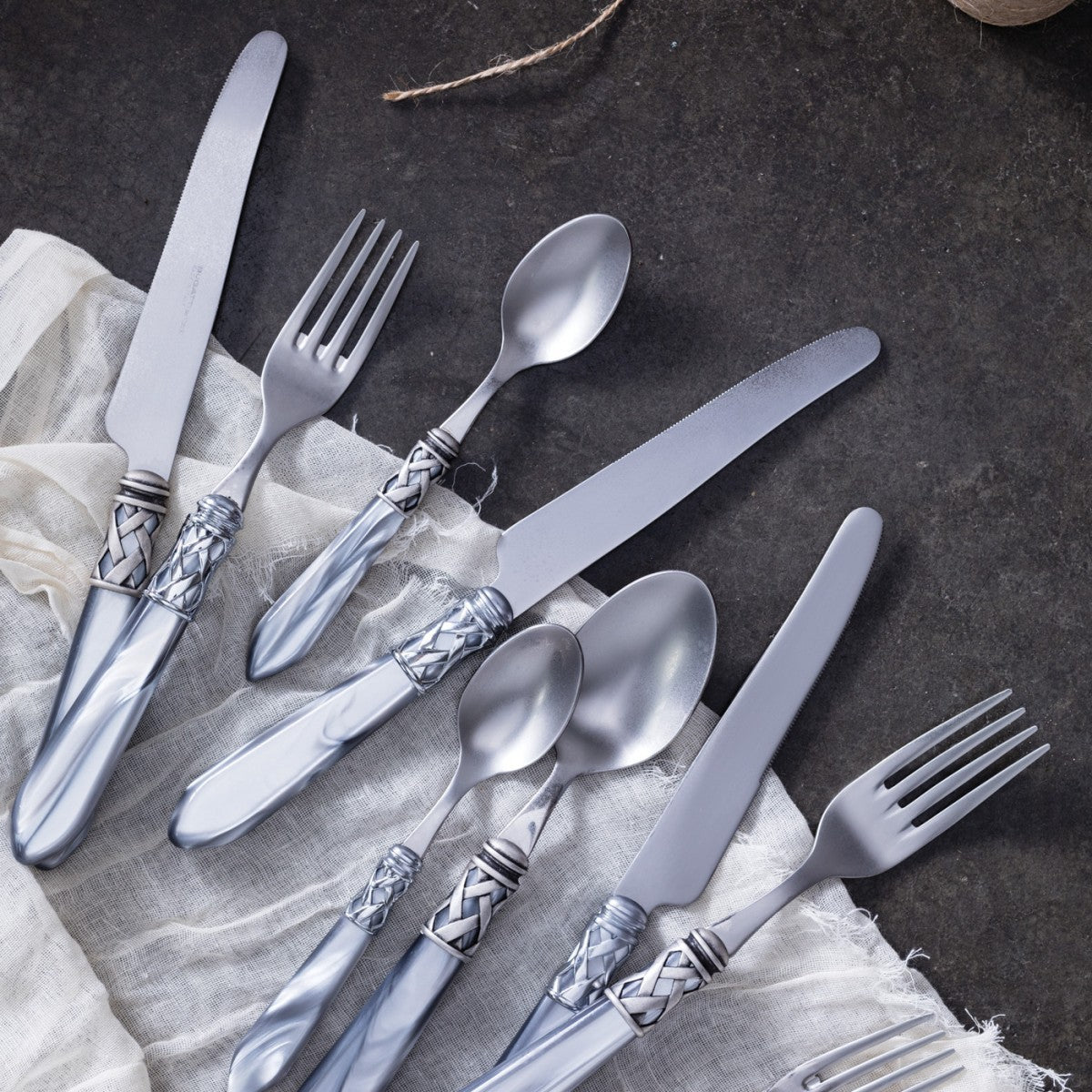 VIETRI: Aladdin Five-Piece Place Setting LIGHT GRAY - Artistica.com